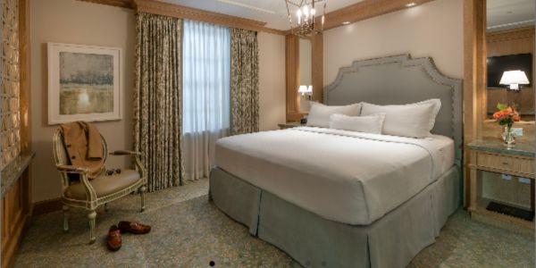 Hotel Monteleone, hotels close to bourbon st, hotels close to bourbon street, hotels around bourbon street 