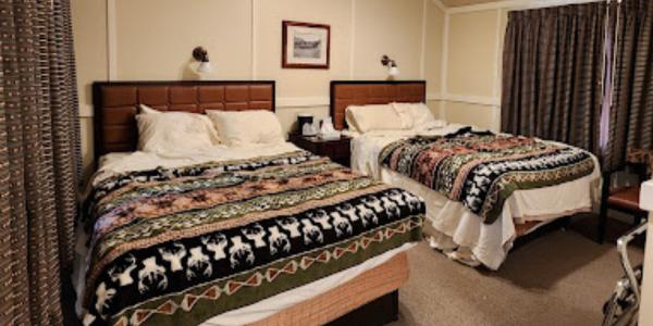 Mammoth Hot Springs Hotel & Cabins, hotels near Yellow Stone National Park, places to stay near Yellow Stone, hotels on Yellowstone, hotels in Yellowstone
