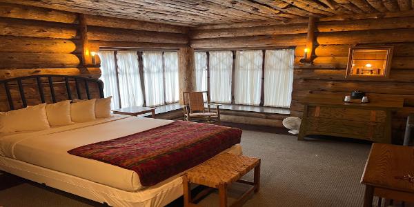 Old Faithful Inn, hotels near Yellow Stone National Park, places to stay near Yellow Stone, hotels on Yellowstone, hotels in Yellowstone