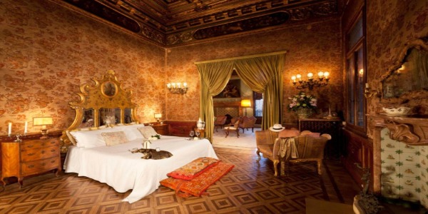 Palazzetto Pisani Grand Canal