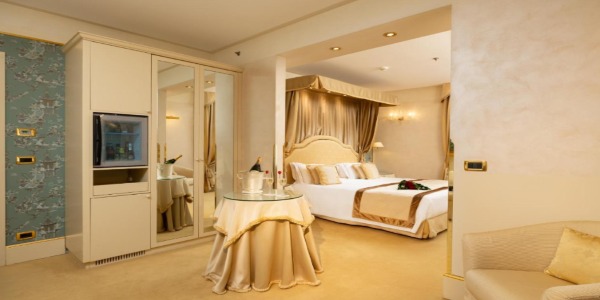 Hotel A La Commedia