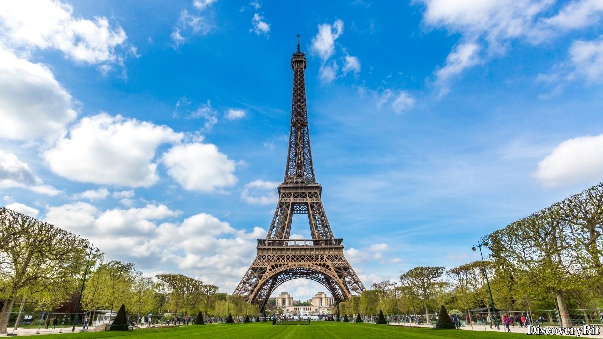 Cool engineering fact about the Eiffel Tower’s summer height