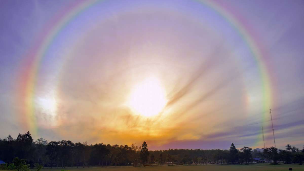 Almost complete circle rainbow