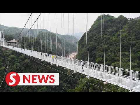 World&#039;s longest glass bridge opens in Vietnam